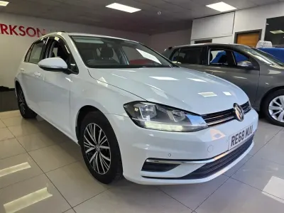 Used VW Golf VII SE 115 HP (84 kW) 2018 White Hatchback