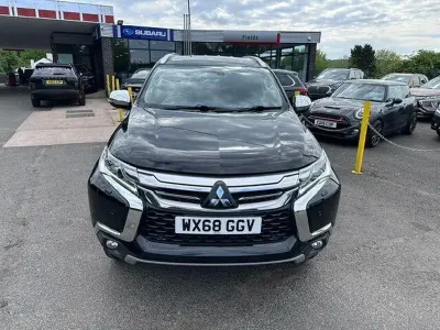 Second-hand Mitsubishi Shogun 2018 Negru SUV