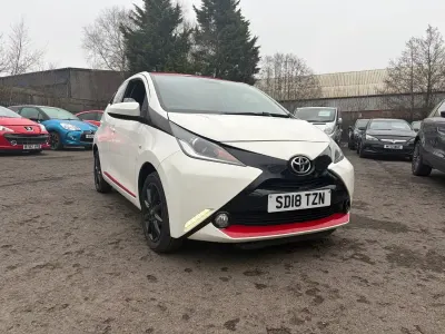 Gebraucht Toyota Aygo x-press 2018 Weiß Kleinwagen