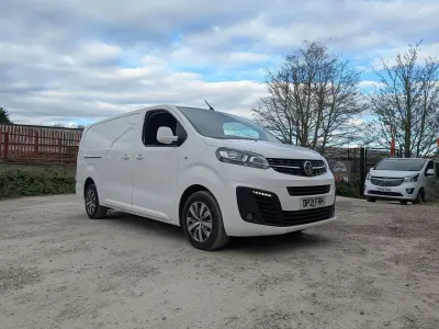 Second-hand Vauxhall Vivaro Sportive 100 CP (73 kW) 2021 Alb Monovolum