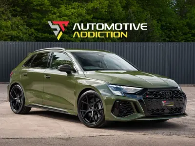 Usado Audi RS3 Comfort 400 HP (294 kW) 2024 Verde Sedan