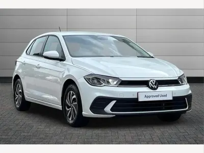 Used VW Polo Life 95 HP (69 kW) 2023 Pure white Hatchback