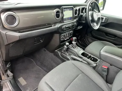 Used Jeep Wrangler Sahara 270 HP (198 kW) 2019 Grey SUV
