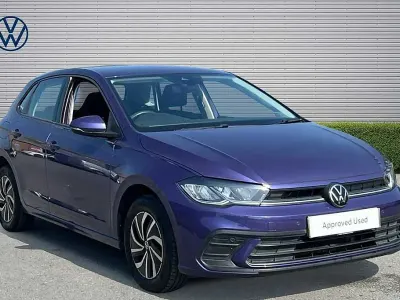Used VW Polo Life 95 HP (69 kW) 2022 Vibrant violet metallic Hatchback
