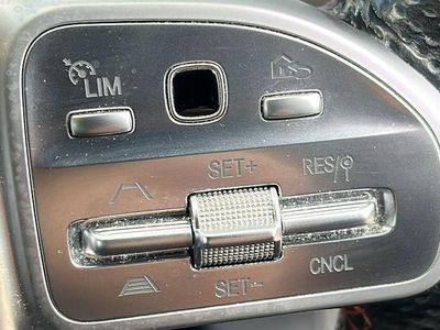 Mercedes GLB220
