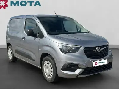 Usado Vauxhall Combo Sportive 100 kW (136 HP) 2022 Monovolume