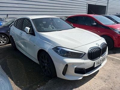 Begagnad BMW 120 M Sport 190 HK (139 kW) 2021 Vit Halvkombi