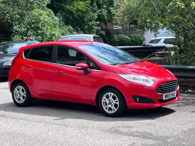 Used Ford Fiesta Titanium 95 HP (69 kW) 2015 Red Hatchback