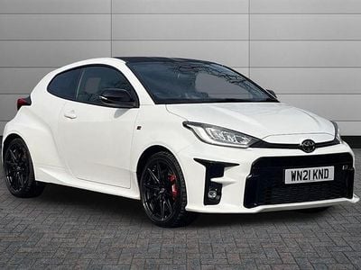 Begagnad Toyota Yaris 261 HK (191 kW) 2021 Vit Halvkombi