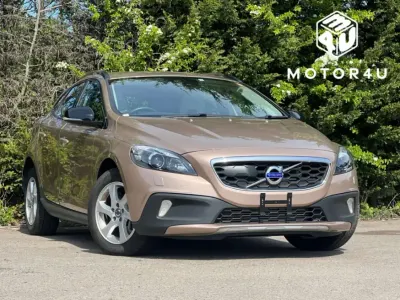 Used Volvo V40 SE 2016 Beige Hatchback
