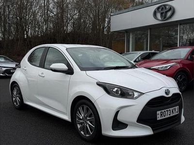 Used Toyota Yaris Hybrid 113 HP (83 kW) 2023 White Hatchback