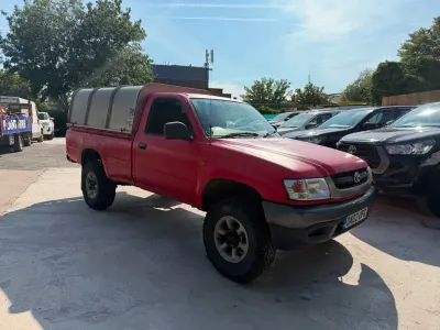Used Toyota HiLux 102 HP (75 kW) 2002 Red Pickup