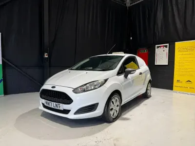 Used Ford Fiesta 94 HP (69 kW) 2017 White Van