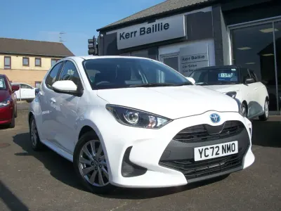 Used Toyota Yaris 91 HP (66 kW) 2022 White Hatchback