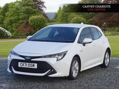 Used Toyota Corolla 122 HP (89 kW) 2021 White Hatchback