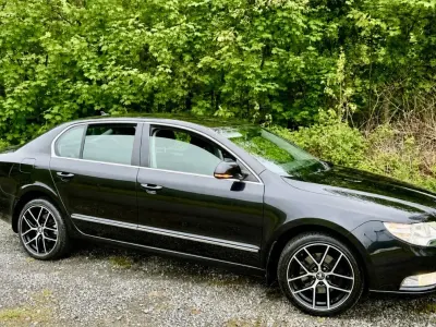 Second-hand Skoda Superb Elegance 170 CP (125 kW) 2011 Negru Hatchback