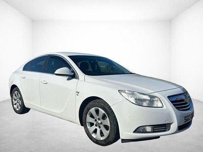 Used Vauxhall Insignia SRi 140 HP (102 kW) 2013 White Hatchback