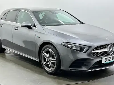 Usado Mercedes A250 AMG line 218 HP (160 kW) 2021 Cinzento Citadino