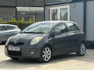 Używany Toyota Yaris SR 133 KM (97 kW) 2007 Szary Hatchback