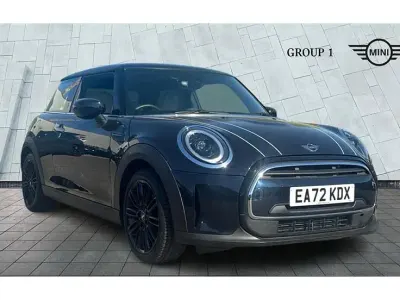 Usado Mini Cooper Exclusive 136 CV (100 kW) 2022 Negro Utilitario