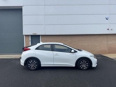 Used Honda Civic SE 120 HP (88 kW) 2013 White Hatchback