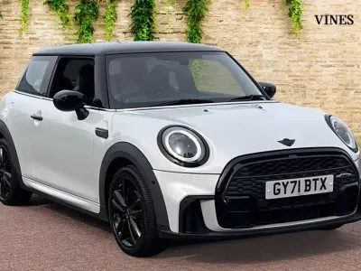 Usado Mini Cooper Hatch 134 CV (98 kW) 2021 Plateado Utilitario