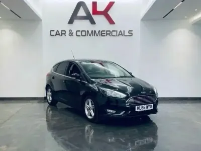 Begagnad Ford Focus Titanium 120 HK (88 kW) 2016 Svart Halvkombi