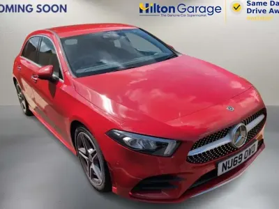 Usado Mercedes A200 AMG Line Premium 163 CV (119 kW) 2019 Rojo Utilitario
