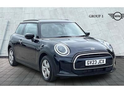 Usado Mini Cooper Classic 136 HP (100 kW) 2023 Preto Citadino