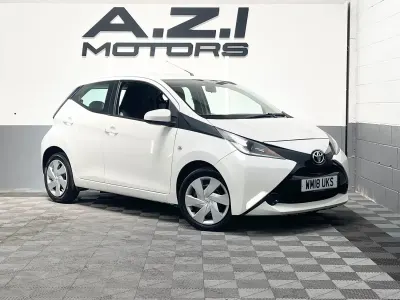 Used Toyota Aygo X-play 69 HP (50 kW) 2018 White Hatchback
