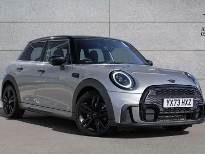 Begagnad Mini Cooper Hatch 134 HK (98 kW) 2023 Silver Halvkombi