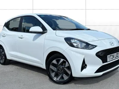 Used Hyundai i10 Advanced 84 HP (61 kW) 2024 White Hatchback