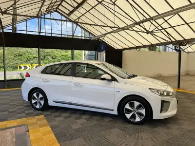 Begagnad Hyundai Ioniq Premium 50 kW (68 HK) 2018 Halvkombi
