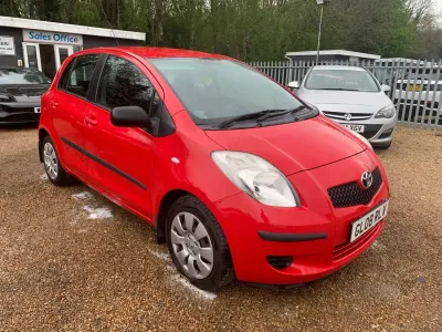 Begagnad Toyota Yaris 2008 Röd Halvkombi