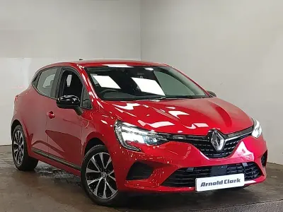 Begagnad Renault Clio V Evolution 145 HK (106 kW) 2023 Röd Halvkombi