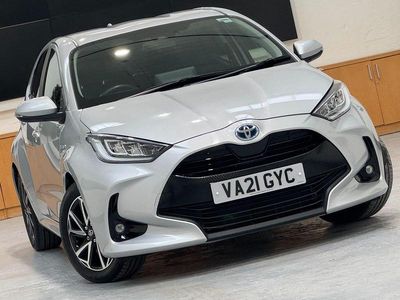 Used Toyota Yaris Hybrid Design 116 HP (85 kW) 2021 Silver Hatchback