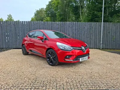 Used Renault Clio Iconic 90 HP (66 kW) 2019 Red Hatchback