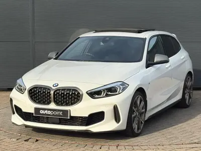 Begagnad BMW M135 Comfort Edition 301 HK (221 kW) 2023 Vit Halvkombi