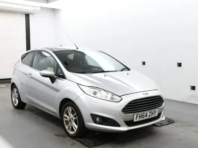 Używany Ford Fiesta Zetec 82 KM (60 kW) 2015 Srebrny Hatchback