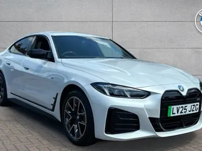 Begagnad BMW i4 Shadowline 400 kW (544 HK) 2025 Vit Sedan