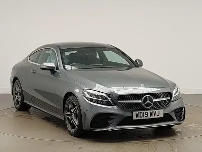 Usado Mercedes C200 AMG line 184 CV (135 kW) 2019 Gris Coupe