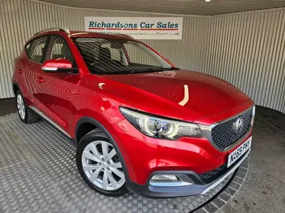 Käytetty MG ZS Excite 106 HP (77 kW) 2019 Punainen Katumaasturi
