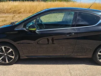 Used Peugeot 208 Allure 2015 Metallic black Hatchback
