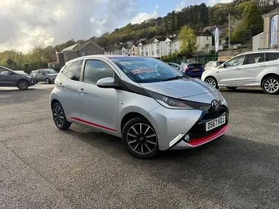 Used Toyota Aygo x-press 2018 Silver Hatchback