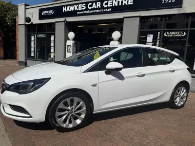 Used Vauxhall Astra 110 HP (80 kW) 2017 White Hatchback