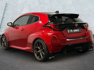 Usado Toyota Yaris 257 HP (189 kW) 2021 Vermelho Citadino
