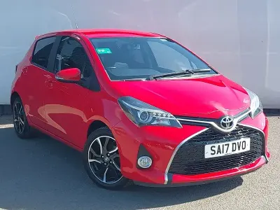 Usado Toyota Yaris Design 99 HP (72 kW) 2017 Vermelho Citadino