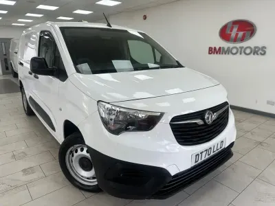 Used Vauxhall Combo 100 HP (73 kW) 2021 White MPV