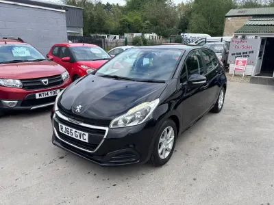Gebraucht Peugeot 208 Active 2015 Schwarz Kleinwagen