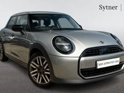 Usado Mini Cooper Hatch 154 HP (113 kW) 2024 Prateado Citadino